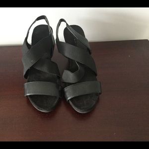 ☕️☕️Chic Black Strappy Wedge Sandals☕️☕️